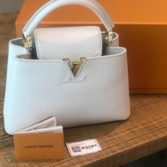 Exclusive LV Authentic - Picture 1 of 4